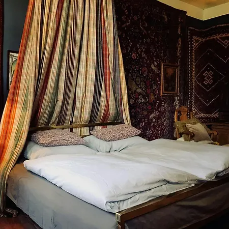 Charming In A Historic Country Estate Feriehus